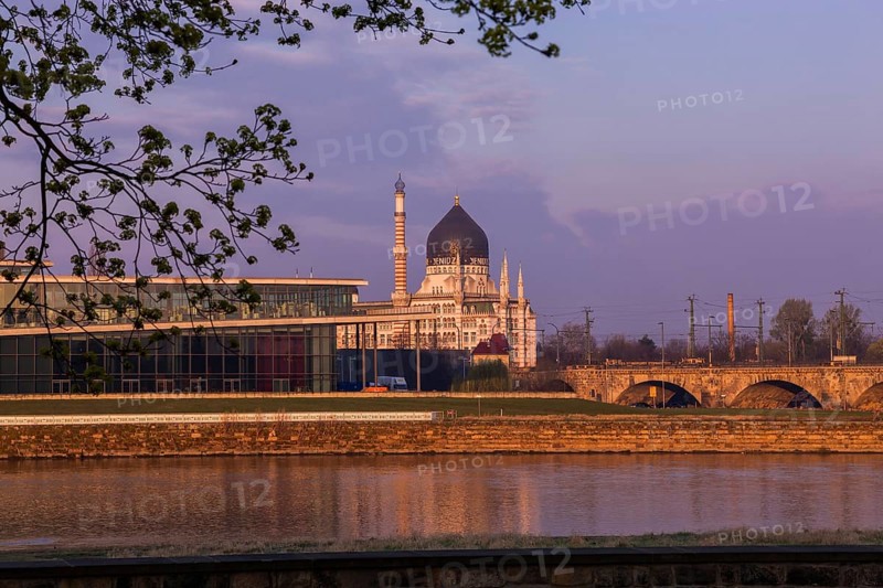 Dresden Yenidze. The former factory building of the Yenidze cigarette factory is one of the architectural sights of the city of Dresden. Built from 1908 to 1909 in the style of a mosque, the structure has a total height of 62 metres and is now used as an office building