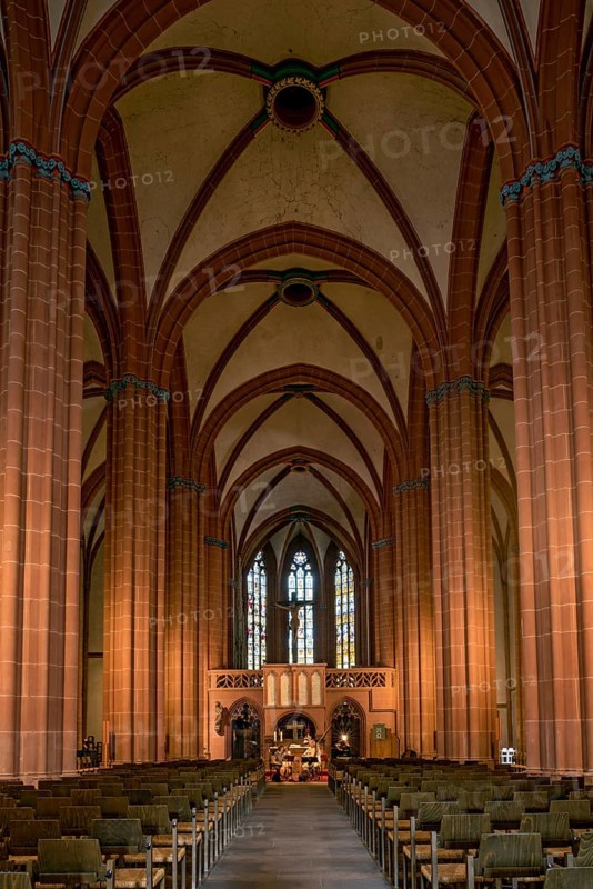 Church of Our Lady, Gothic hall church, interior, nave with cross vault, arcades, altar, rood screen, musicians rehearse for concert, Old Town, Friedberg, Wetterau, Hesse, Germany, Europe