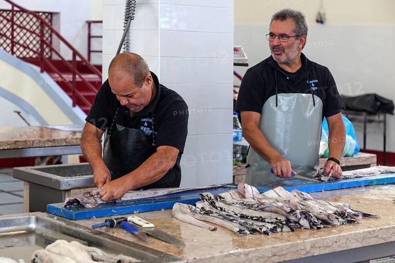 Black scabbardfish (Aphanopus carbo) being filleted, fish hall, fish market, market hall Mercado dos Lavradores, Funchal, Madeira Island, Portugal, Europe