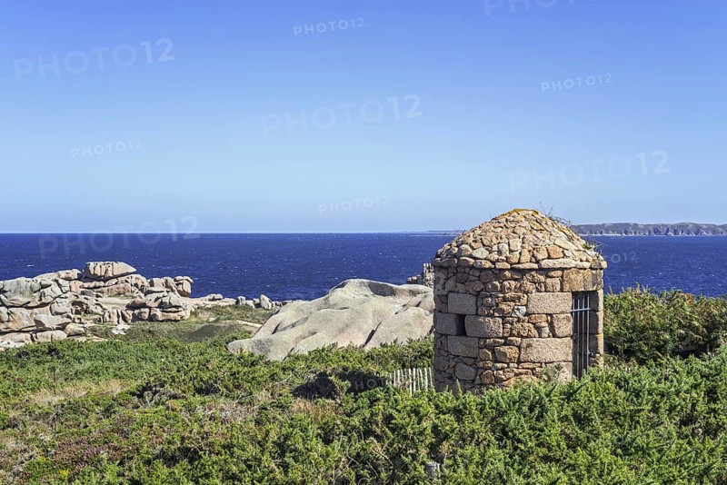 17th century customs officer's shelter along Côte de granit rose, Pink Granite Coast at Ploumanac'h, Perros-Guirec, Côtes-d'Armor, Brittany, France, Europe