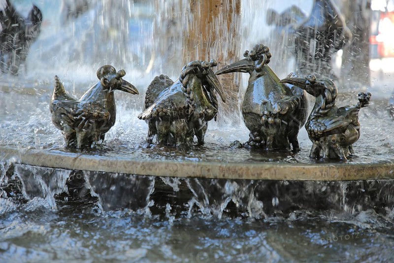Four birds as mythical creatures from the Elwetritschenbrunnen by Gernot Rump 1978, sculptures, figures, artwork, fountain, water features in Neustadt an der Weinstraße, Rhineland-Palatinate, Germany, Europe