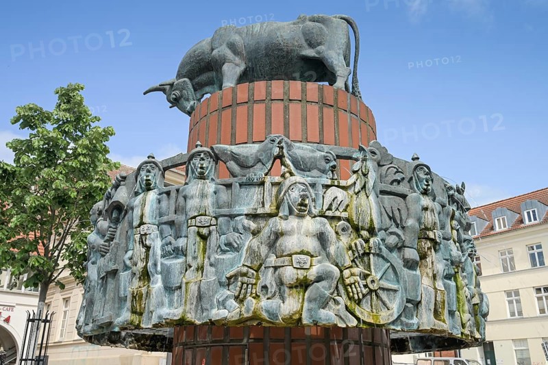 Ochsenbrunnen, Schlachtermarkt, Schwerin, Mecklenburg-Vorpommern, Germany, Europe