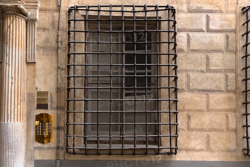 Heavy iron bars on the window of Palazzo Pinelli Parodi in the historic centre, Piazza Pinelli no. 2, Genoa, Italy, Europe