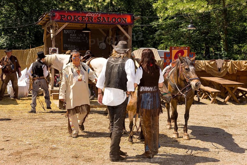 The Karl May Festival has been held every year since 1991 on a weekend in May in Lössnitzgrund Radebeul in memory of the writer Karl May. Around 30, 000 guests attend the festival every year