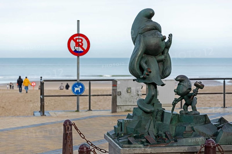 Smurf, Smurfs, Smurfette, statue, beach promenade, beach, Westende, Middelkerke, Belgium, Europe