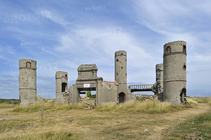 Ruins of the Manoir de Coecilian of the French poet Saint-Pol-Roux, Paul-Pierre Roux in Camaret-sur-Mer, Brittany, France, Europe