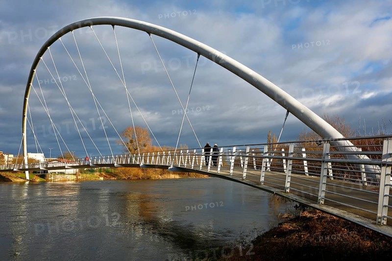 Cantilever pedestrian bridge over the River Mulde near Dessau, arch bridge, modern architecture, Middle Elbe Biosphere Reserve, Dessau-Roßlau, Saxony-Anhalt, Germany, Europe