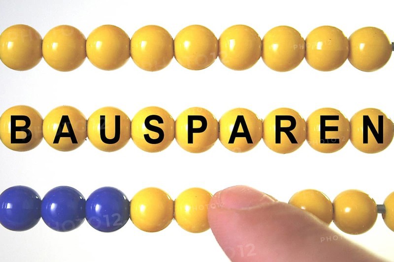 An abacus with the inscription: Building savings, symbol images, studio