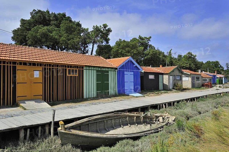 Colourful cabins of oyster farm at la Baudissière near Dolus, Saint-Pierre-d'Oléron on the island Ile d'Oléron, Charente-Maritime, France, Europe