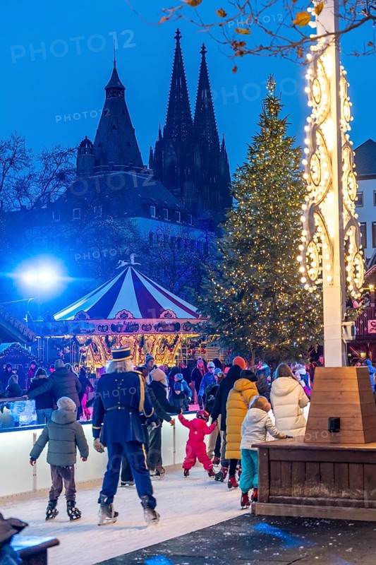 Ice rink at the Christmas market on the Heumarkt in the old town of Cologne, Cologne Cathedral, Sunday shopping in Cologne city centre, 1st Advent weekend, North Rhine-Westphalia, Germany, Europe