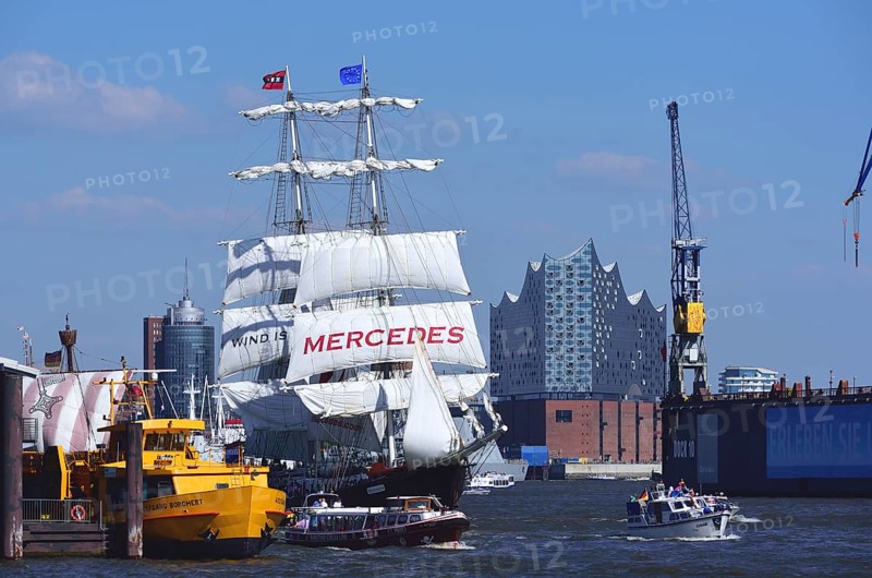 Europe, Germany, Hamburg, Elbe, harbour birthday, parade, Elbe Philharmonic Hall, HafenCity, Windjammer Mercedes, Hamburg, Hamburg, Federal Republic of Germany, Europe