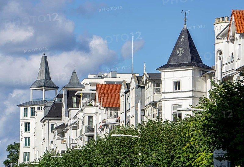 Houses, villas, in Wilhelmstraße, in the style of spa architecture, Baltic resort Sellin, Island of Rügen, Mecklenburg-Vorpommern, Germany, Europe