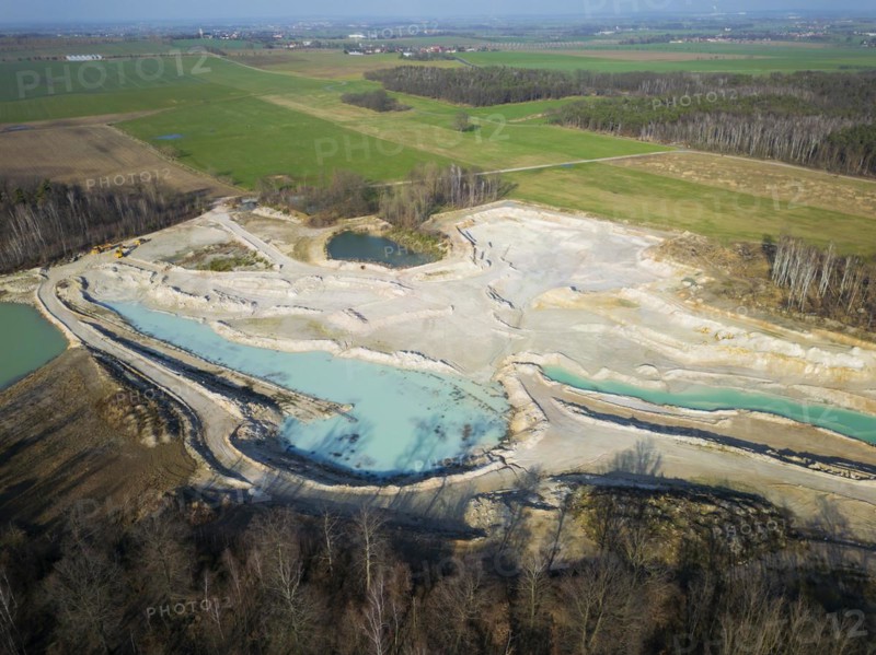 The Blue Hole, a residual hole from the kaolin mining operations of Kaolin- und Tonwerke Seilitz-Löthain GmbH, is now a natural paradise, but can only be entered by anglers, Ockrilla, Saxony, Germany, Europe