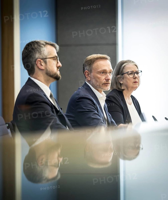 Presentation of the government draft for the 2025 federal budget at the Federal Press Conference by Christian Lindner (FDP), Federal Minister of Finance, and the State Secretary at the Federal Ministry of Finance, Wolf Reuter