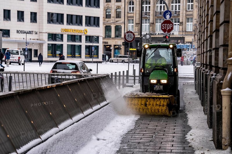 Winter onset, winter service, clearing snow and ice from pavements, sweeper, winter service tractor, Frankfurt, Hesse, Germany, Europe