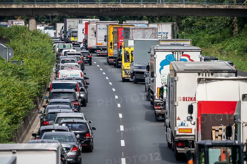 Traffic jam on the A40 motorway, near Mülheim-Winkhausen, in the direction of Duisburg, after an accident, vehicles form a rescue lane, North Rhine-Westphalia, Germany, Europe
