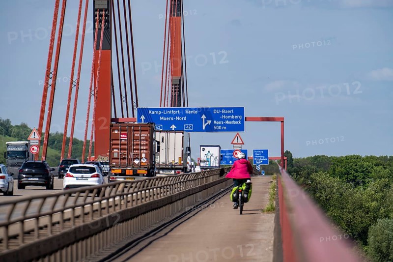The motorway bridge between Duisburg-Baerl and Duisburg-Beeckerwerth, A42, over the Rhine, cycle and footpath, North Rhine-Westphalia, Germany, Europe
