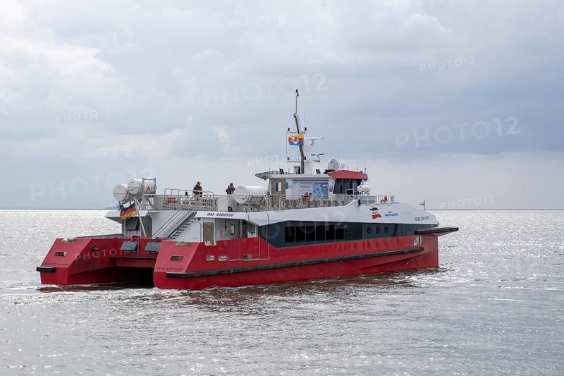 Adler Rüm Hart, catamaran on the North Sea, ferry between Föhr and Amrum, North Sea island, North Frisia, Schleswig-Holstein, Germany, Europe