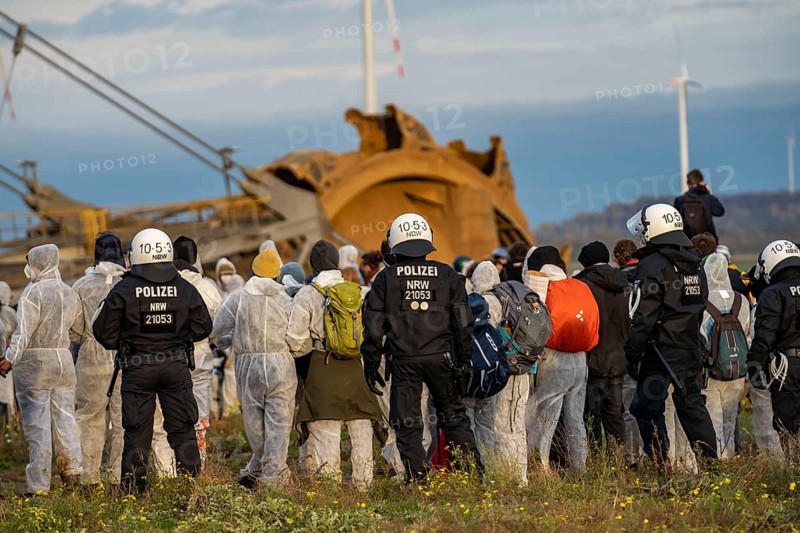 Protest action against the demolition of the village of Lützerath in the Rhenish lignite mining area, which is to make way for the expansion of the Garzweiler II open-cast mine, activists wanted to occupy an excavator, but were stopped by the police at the edge of the spoil heap, Lützerath, North Rhine-Westphalia, Germany, Europe