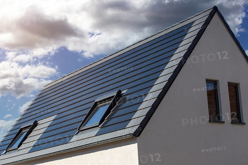 Solar roof: detached house with solar roof tiles as a high-quality and attractive alternative to conventional photovoltaic systems
