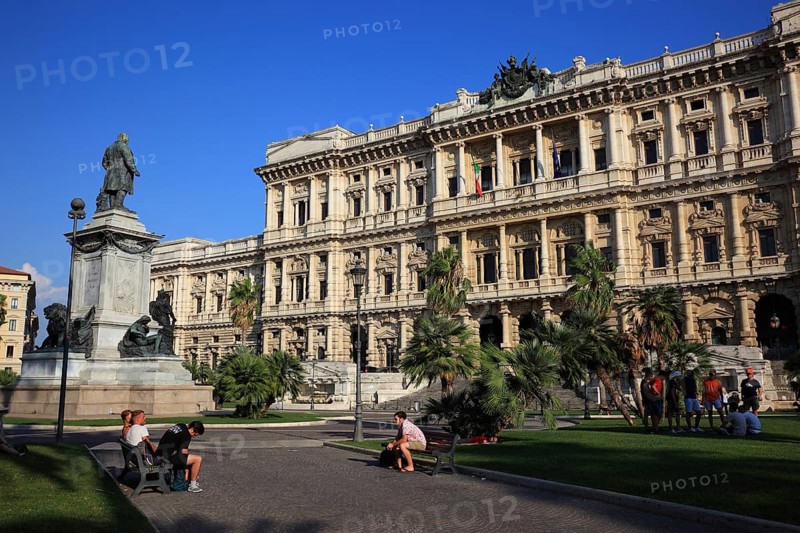 Palazzo di Giustizia, Palace of Justice, Prati district on the banks of the Tiber, Rome, Italy, park side with the statue of Camillo Benso di Cavour, Europe
