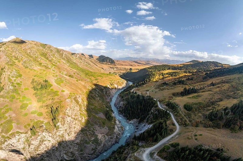 Mountain landscape with river in a narrow mountain valley in autumn, Little Naryn or Kichi-Naryn, Eki-Naryn Gorge, Naryn Province, Kyrgyzstan, Asia