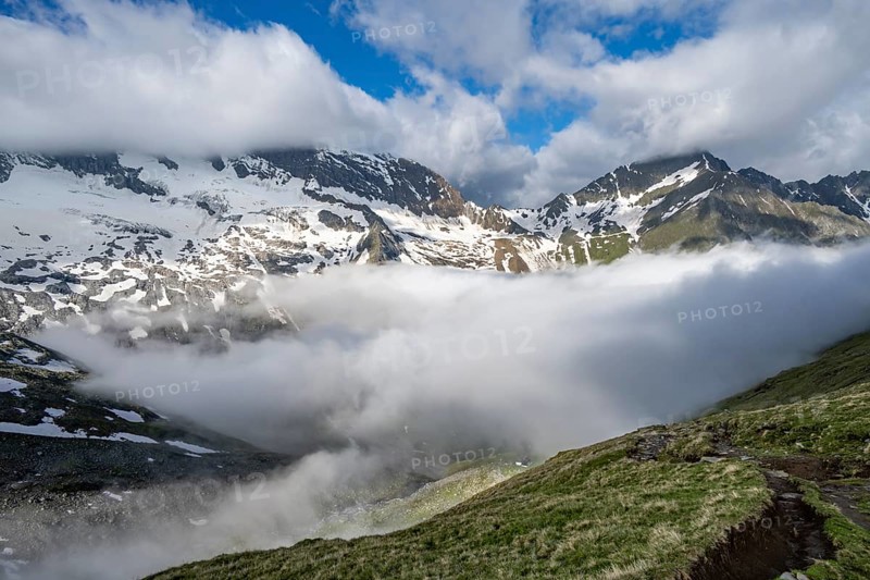 Mountain panorama with high fog in the valley, summit Hochfeiler and Hochsteller with clouds, glacier Schlegeiskees, Berliner Höhenweg, Zillertal Alps, Tyrol, Austria, Europe