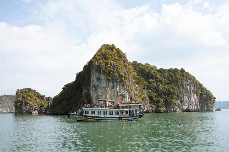 Excursion boat and the karst rocks in Lan Ha Bay, Halong Bay, Vietnam, Asia