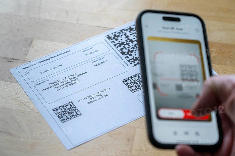 Symbolic image of an e-prescription, prescription issued by a doctor, with QR code, is scanned using a mobile phone and a special app, the code is then shown in the pharmacy and the prescription, which is stored on an IT server, can be retrieved there in conjunction with the health card