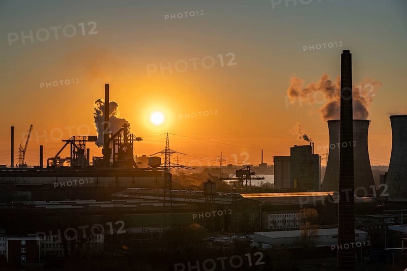 The two blast furnaces of HKM, Hüttenwerke Krupp Mannesmann, in Duisburg-Hüttenheim, extinguishing cloud of the coking plant, chimney of the sintering plant, on the right the gas-fired power plant Huckingen, operated by RWE, Duisburg, North Rhine-Westphalia, Germany, Europe
