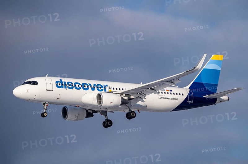 Discover Airbus A320-200, on approach to Frankfurt FRA Airport, Fraport, in winter, Hesse, Germany, Europe