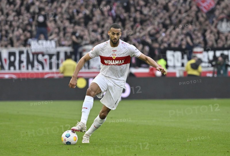 Josha Vagnoman VfB Stuttgart (04) Action on the ball MHPArena, MHP Arena Stuttgart, Baden-Württemberg, Germany, Europe