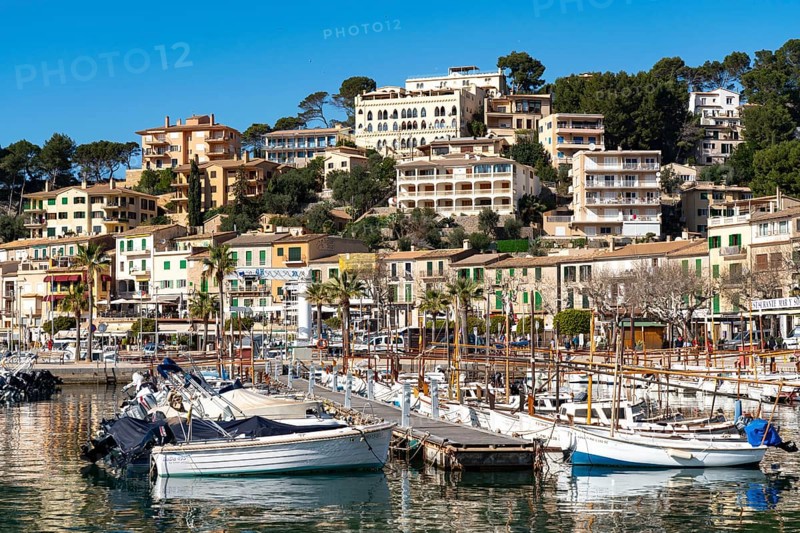 Coastal town of Port de Sóller in the north-west of the island, near Alconàsser, Serra de Tramuntana, Majorca, Spain, Europe