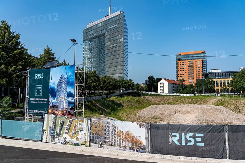 Construction project Pandion Rise, office building and Pandion Next, residential building, in the city centre of Düsseldorf, construction fence, advertising for the real estate project, excavation pit, city gate building, North Rhine-Westphalia, Germany, Europe