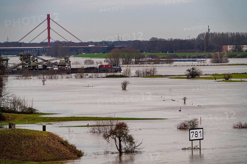 Flood at the Rhine near Duisburg, view from Ruhrort to the north, over the Rhine meadows of Duisburg-Homberg, to the motorway bridge of the A42, between Duisburg-Baerl and Duisburg-Beeckerwerht, washed by the flood, North Rhine-Westphalia, Germany, Europe