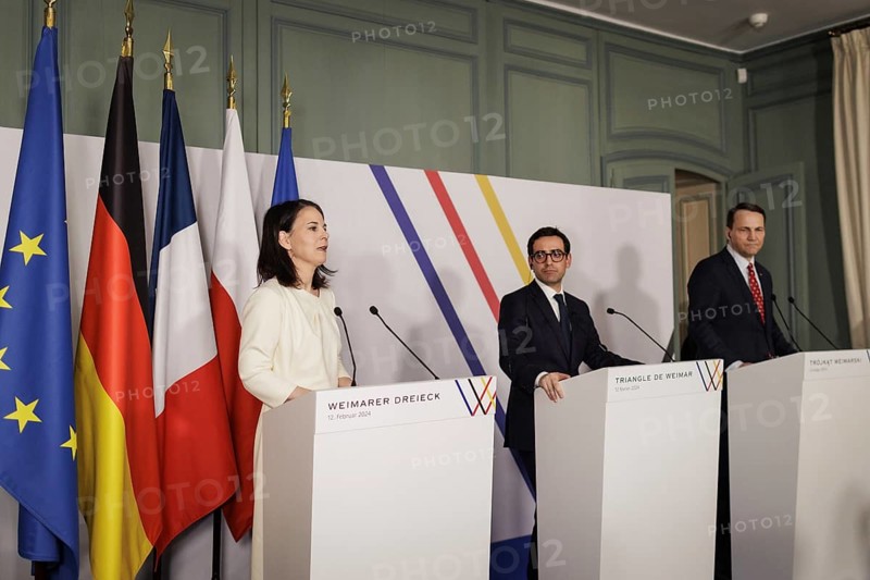 Annalena Bärbock (Alliance 90/The Greens), Federal Foreign Minister, Stephane Sejourne, Minister for Europe and Foreign Affairs of the French Republic, and Radoslaw Sikorski, Minister for Foreign Affairs of the Republic of Poland, at a joint press conference during the meeting of the Weimar Triangle at the Château de la Celle in La Celle-Saint-Cloud, 12 February 2024. Photographed on behalf of the Federal Foreign Office