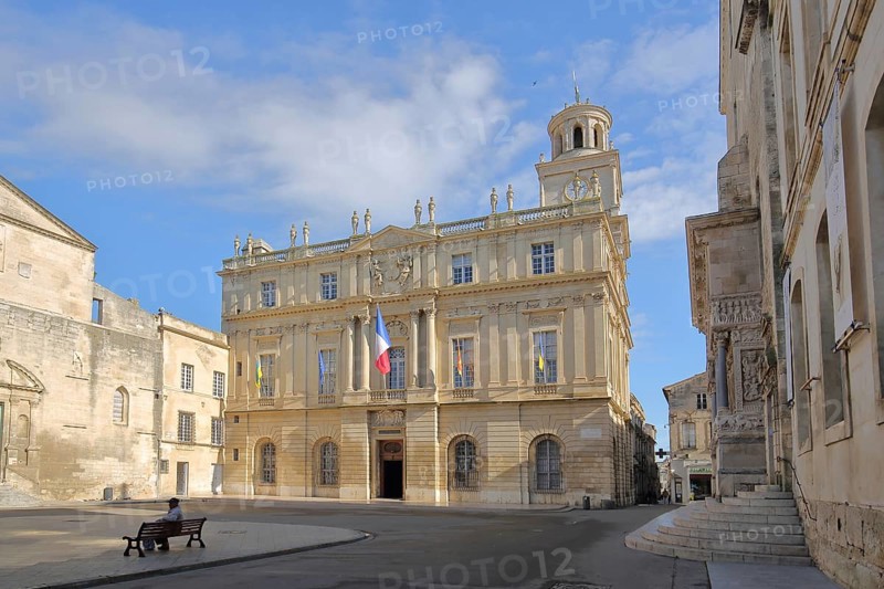 Hôtel de Ville with French national flag, town hall, Place de la République, Imperial Square, Arles, Bouches-du-Rhône, Camargue, Provence, France, Europe