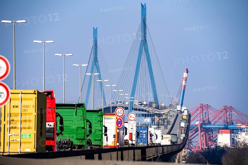 Traffic on the Köhlbrand Bridge in the port of Hamburg, spans the 325 m wide Köhlbrand, an arm of the Süderelbe, the bridge is over 3600 metres long, 53 metres above the water, piers 135 m high, more than 30, 000 vehicles use the B3 bridge daily, important connection to the port, it is dilapidated, to be rebuilt, Hamburg, Germany, Europe