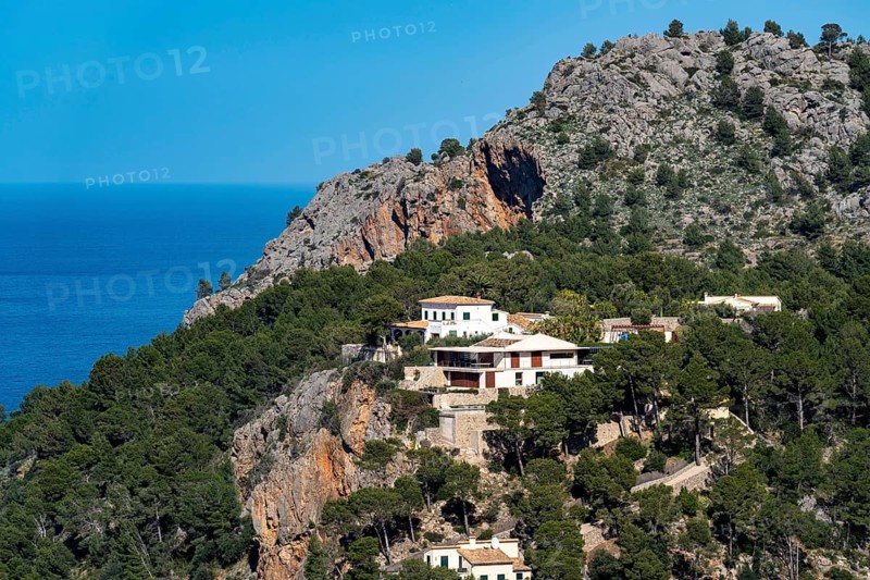 Villas on the cliffs in the north-west of the island, near Alconàsser, Serra de Tramuntana, Majorca, Spain, Europe