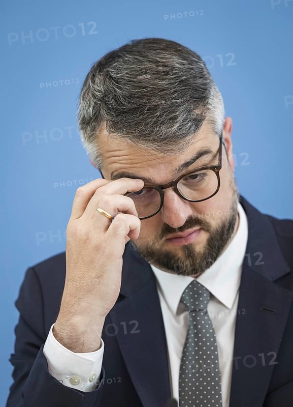 Presentation of the government draft for the 2025 federal budget at the Federal Press Conference by the State Secretary at the Federal Ministry of Finance, Wolf Reuter, among others