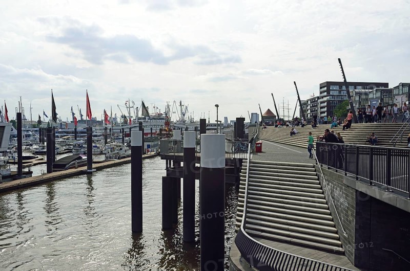Europe, Germany, Hamburg, Elbe, Baumwall and new Elbe promenade on the waterfront, view of the Überseebrücke, flood protection system at the pleasure craft harbour, Hamburg, Hamburg, Federal Republic of Germany, Europe