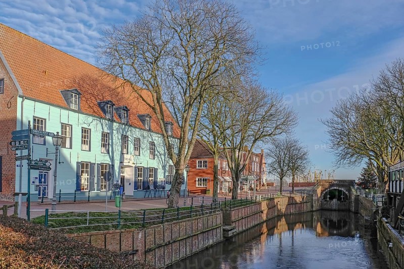 Hotel Hohes Haus am Alten Siel, seat of the rent office from 1696, Greetsiel, Krummhörn, East Frisia, Greetsiel, Krummhörn, East Frisia, Lower Saxony, Germany, Europe