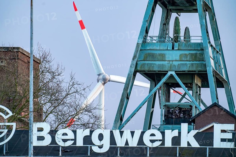 Former RAG Ewald mine, headframes, shaft 7, double trestle, behind it the wind power station on the Hoppenbruch spoil tip in Herten, North Rhine-Westphalia, Germany, Europe