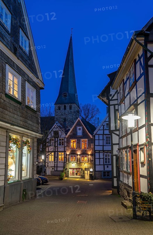 The old town of Hattingen, Johannisstraße, St. George's Church, leaning church tower, half-timbered houses, North Rhine-Westphalia, Germany, Europe