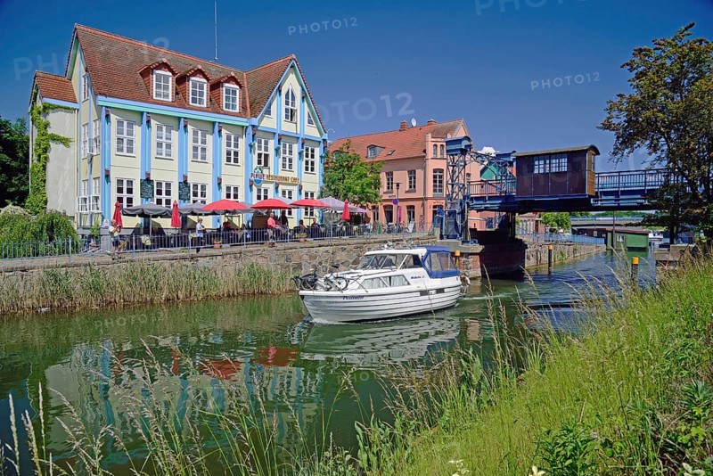 Europe, Germany, Mecklenburg-Western Pomerania, Plau am See, Lake Plau, Elde-Müritz waterway, lift bridge built in 1916, Plau am See, Mecklenburg-Western Pomerania, Germany, Europe