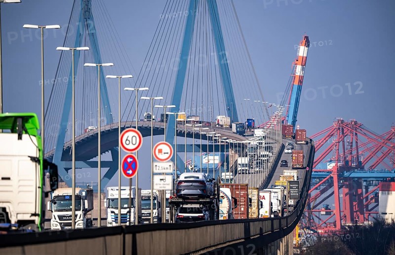 Traffic on the Köhlbrand Bridge in the port of Hamburg, spans the 325 m wide Köhlbrand, an arm of the Süderelbe, the bridge is over 3600 metres long, 53 metres above the water, piers 135 m high, more than 30, 000 vehicles use the B3 bridge daily, important connection to the port, it is dilapidated, to be rebuilt, Hamburg, Germany, Europe