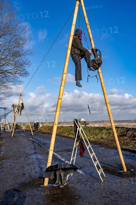 Beginning of the eviction of the Lützerath hamlet, camp of climate activists and squatters, at the Garzweiler 2 opencast lignite mine, by the police, Erkelenz, North Rhine-Westphalia, Germany, Europe