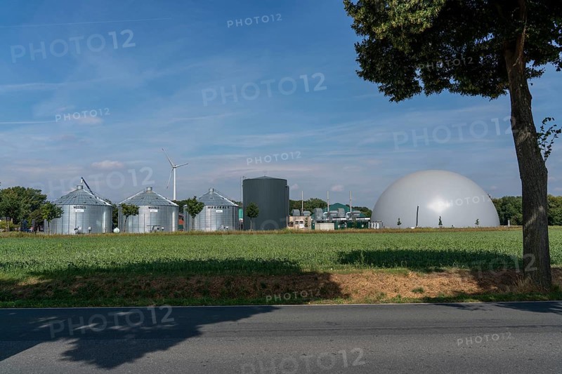 Biogas plant, storage silos, large buffer tank for hot water for intermediate energy storage, dome-shaped gas storage facility, Rietberg, North Rhine-Westphalia, Germany, Europe