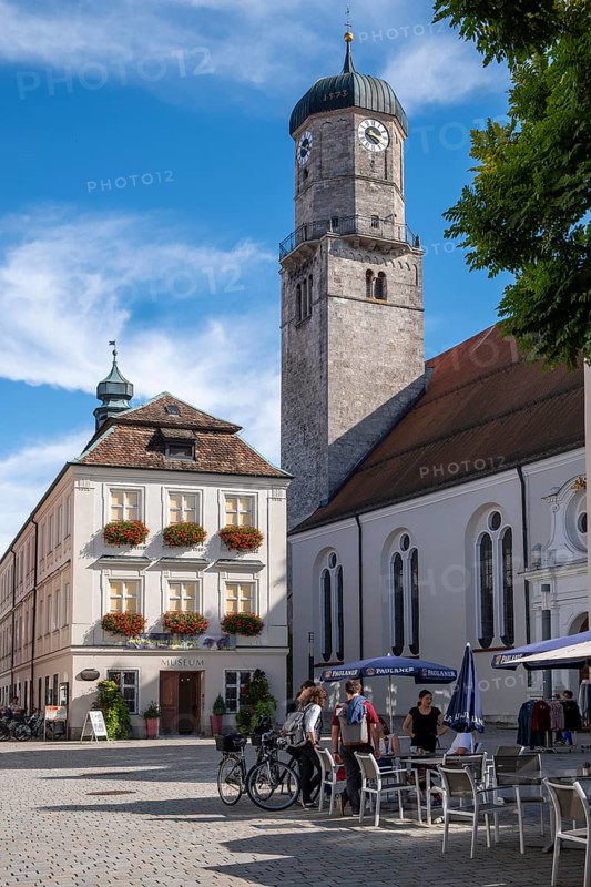 Old town hall, today local history museum, with parish church &lt, Mariä Himmelfahrt, Marienplatz, Weilheim, Upper Bavaria, Bavaria, Germany, Europe