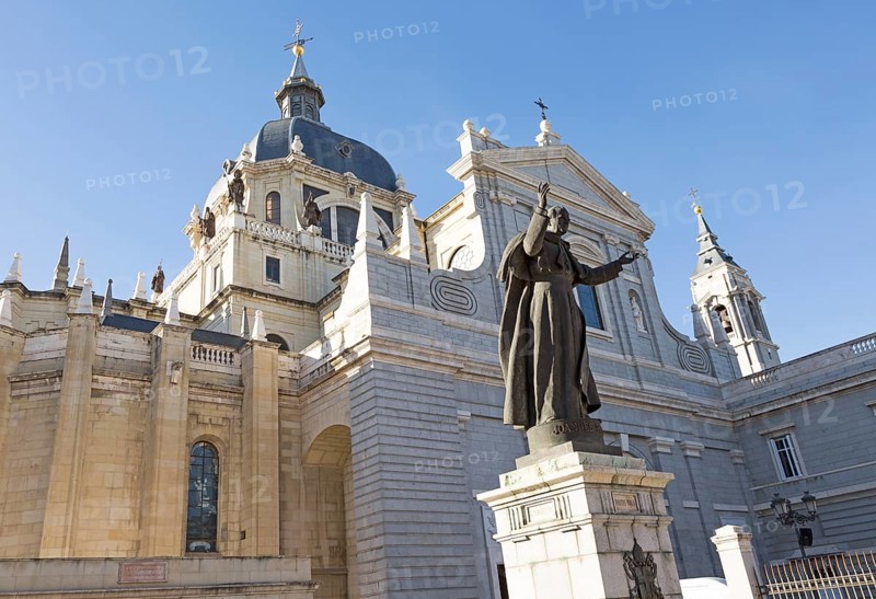 Pope John Paul statue, Catedral de Nuestra Señora de la Almudena, cathedral church, Madrid, Spain, Europe